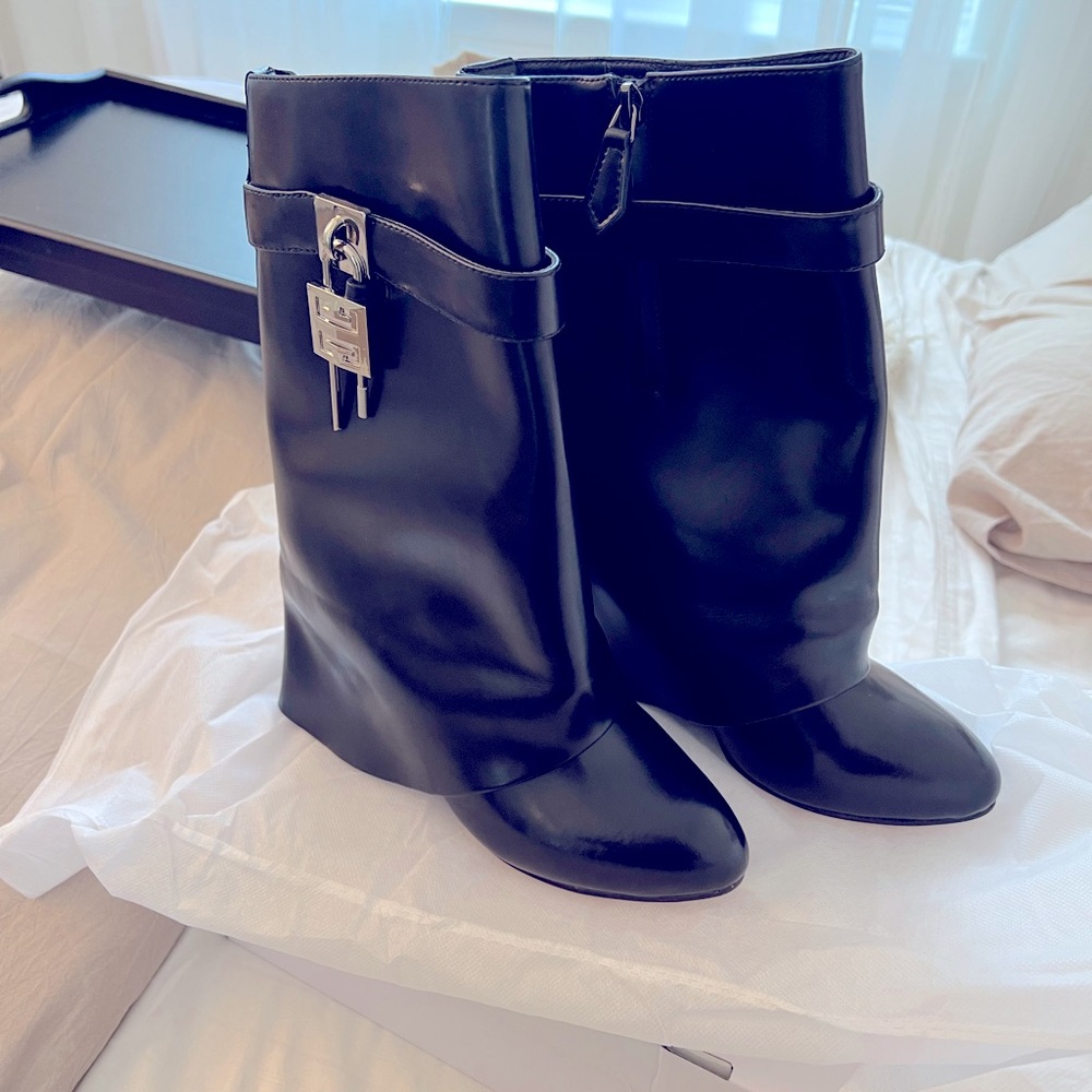 Shark Lock Ankle Boots